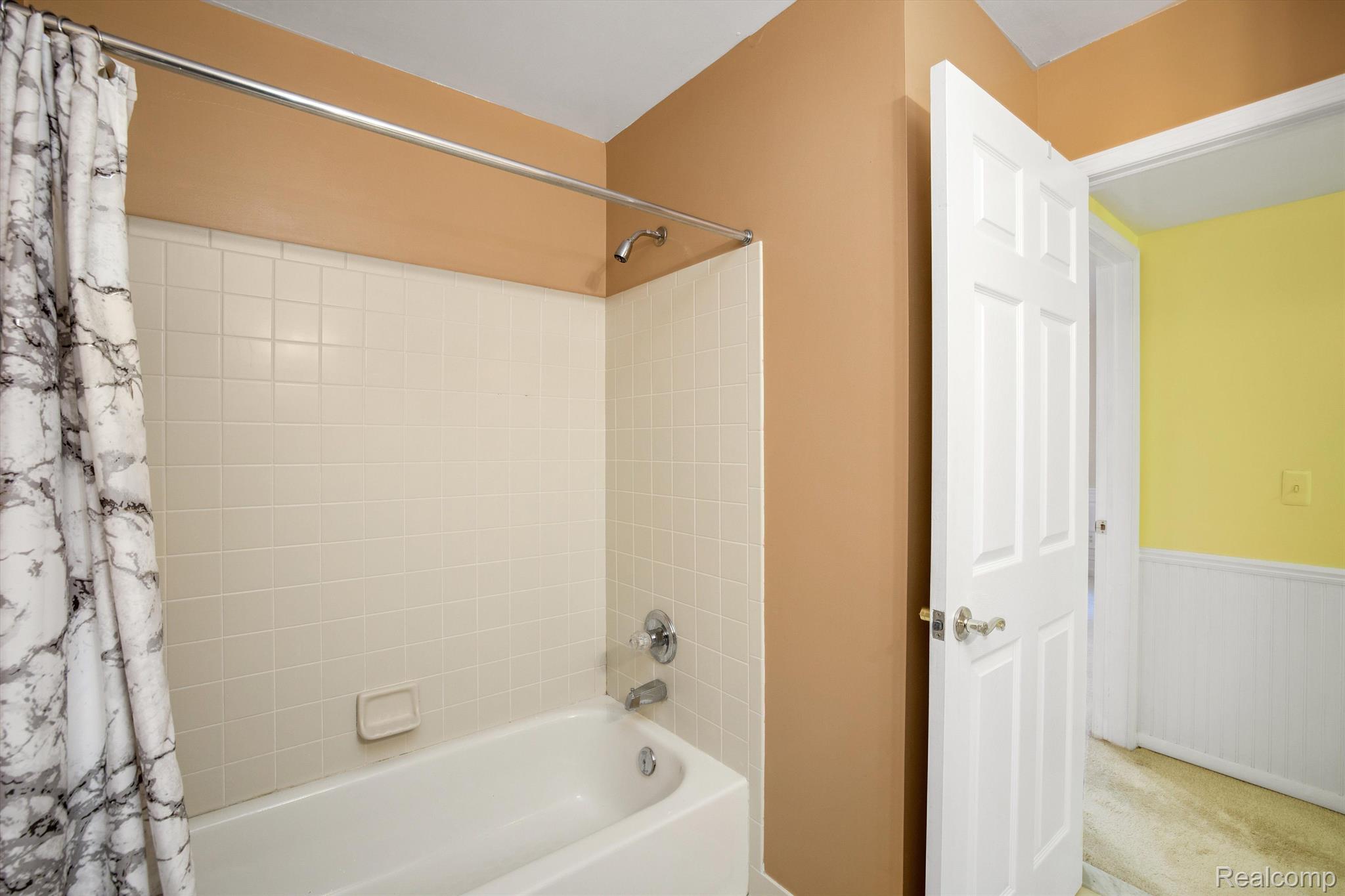 150 Pine Tree Ridge, Unit 4 Waterford, MI 48327 - Photo 22 of 27 Gallery Image 22
