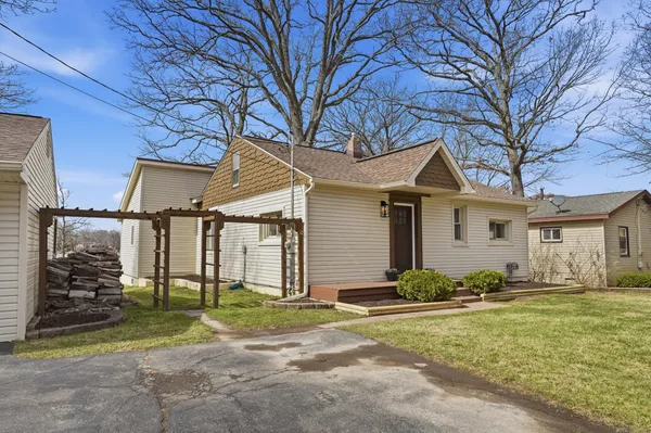 $435,000 | 1700 South Hughes Road, Brighton, MI 48114