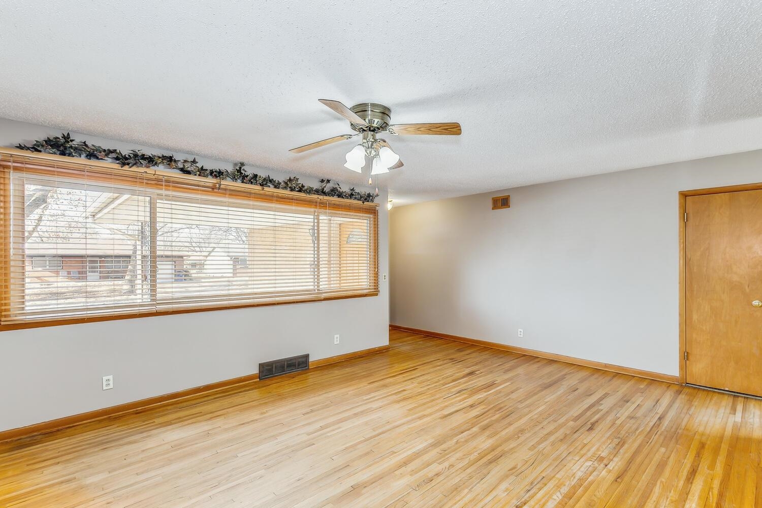 1928 North Kessler Street Wichita, KS 67203 - Photo 4 of 16