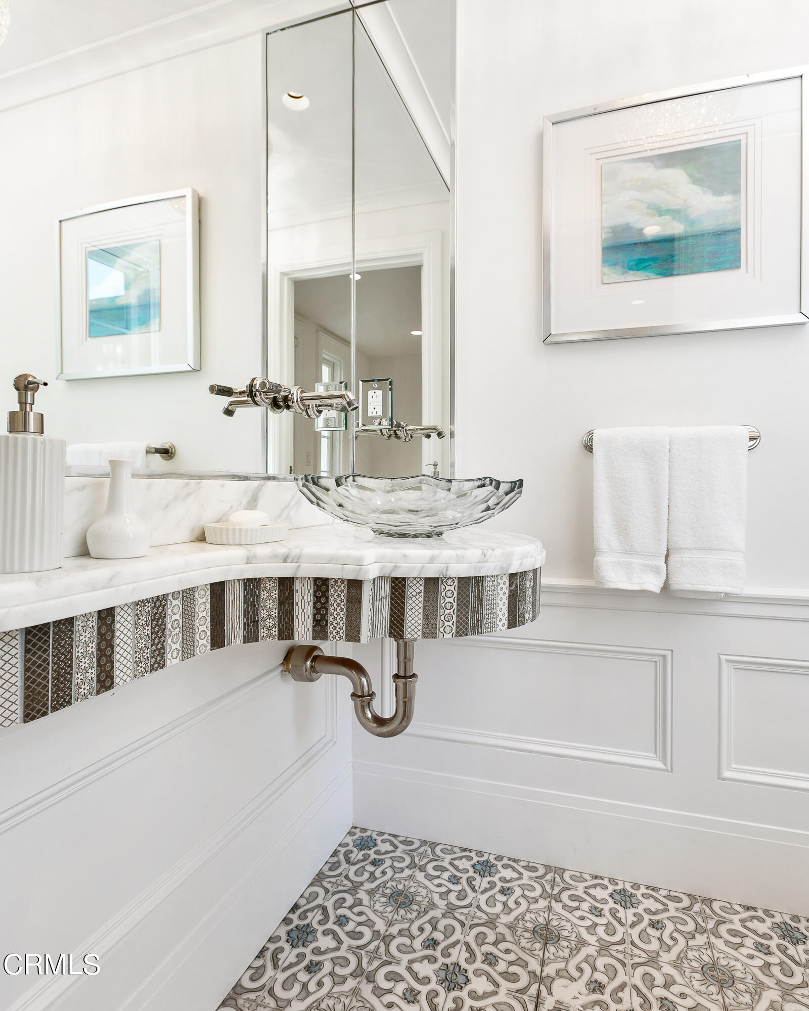 445 Prospect Square Pasadena, CA 91103 - Photo 23 of 55 a bathroom with a tub sink and mirror