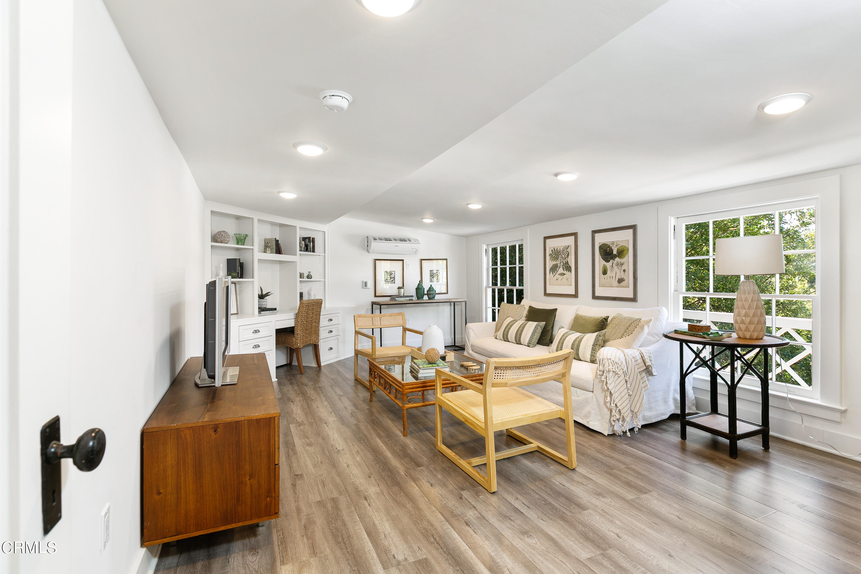 445 Prospect Square Pasadena, CA 91103 - Photo 34 of 55 a living room with furniture and a table
