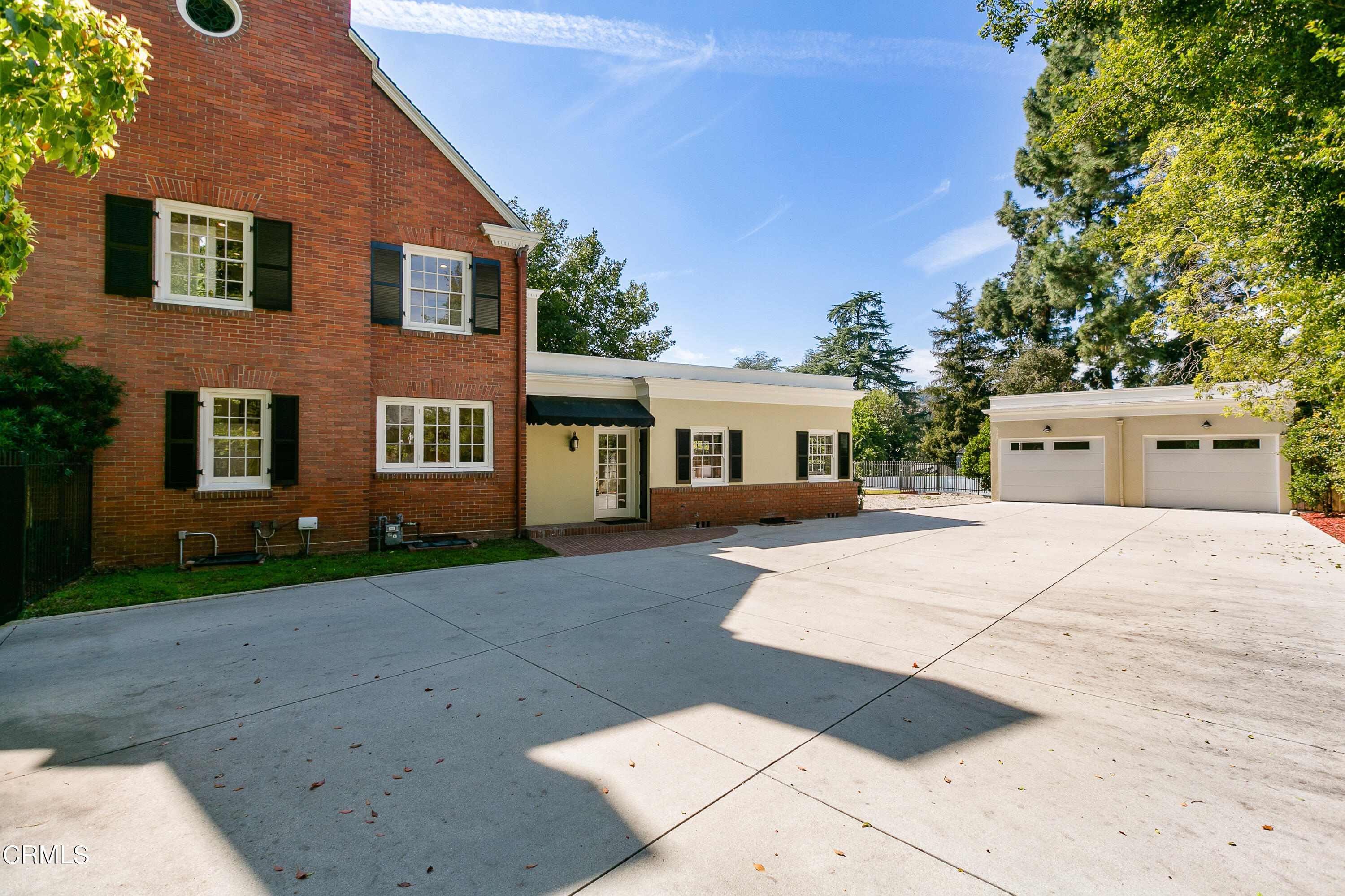 445 Prospect Square Pasadena, CA 91103 - Photo 39 of 55 a front view of a house with a yard