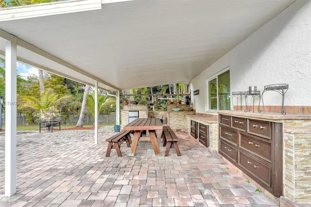 $1,660,000 | 5021 Southwest 168th Avenue, Southwest Ranches, FL 33331