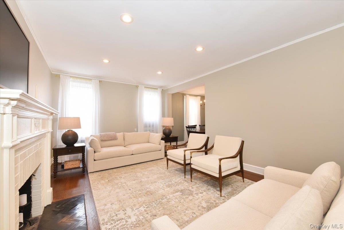 8 Barstow Road, Unit 6D Great Neck, NY 11021 - Photo 12 of 41 Living Room