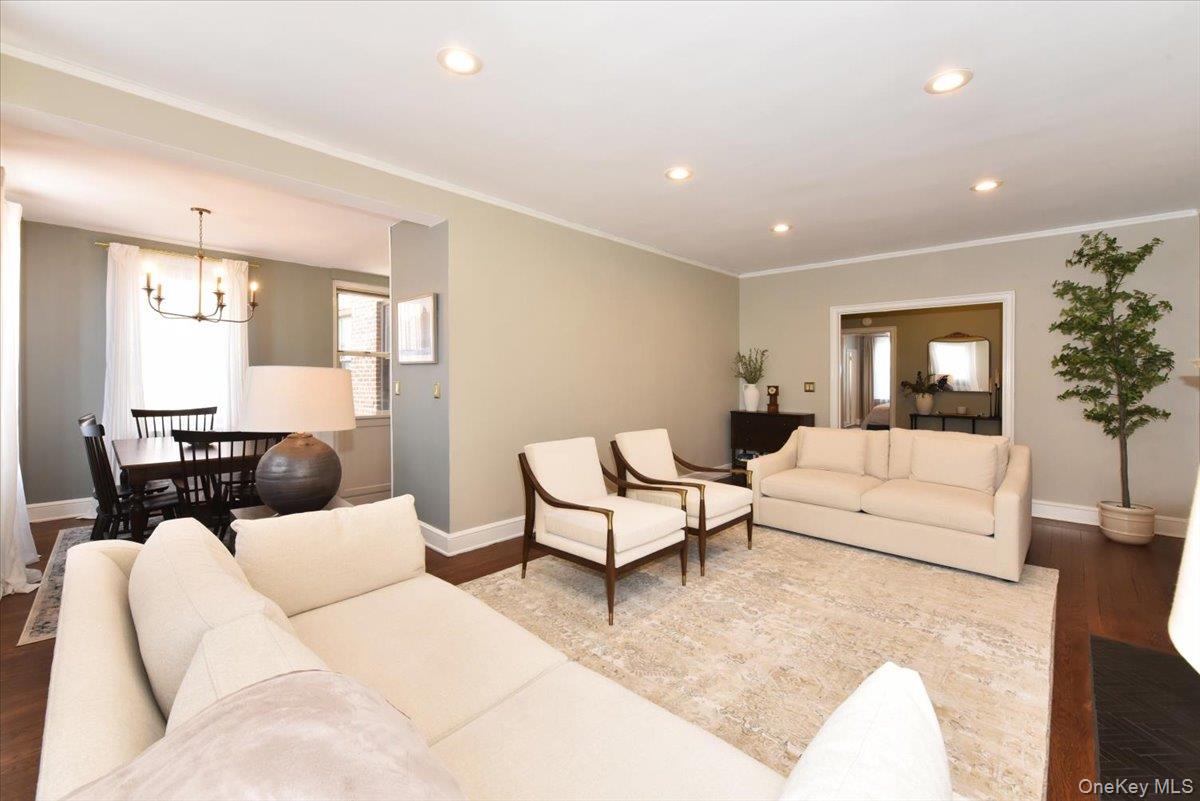 8 Barstow Road, Unit 6D Great Neck, NY 11021 - Photo 13 of 41 Living Room