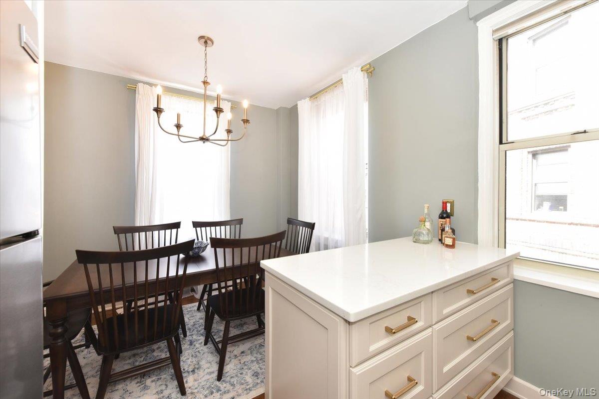 8 Barstow Road, Unit 6D Great Neck, NY 11021 - Photo 18 of 41 Kitchen