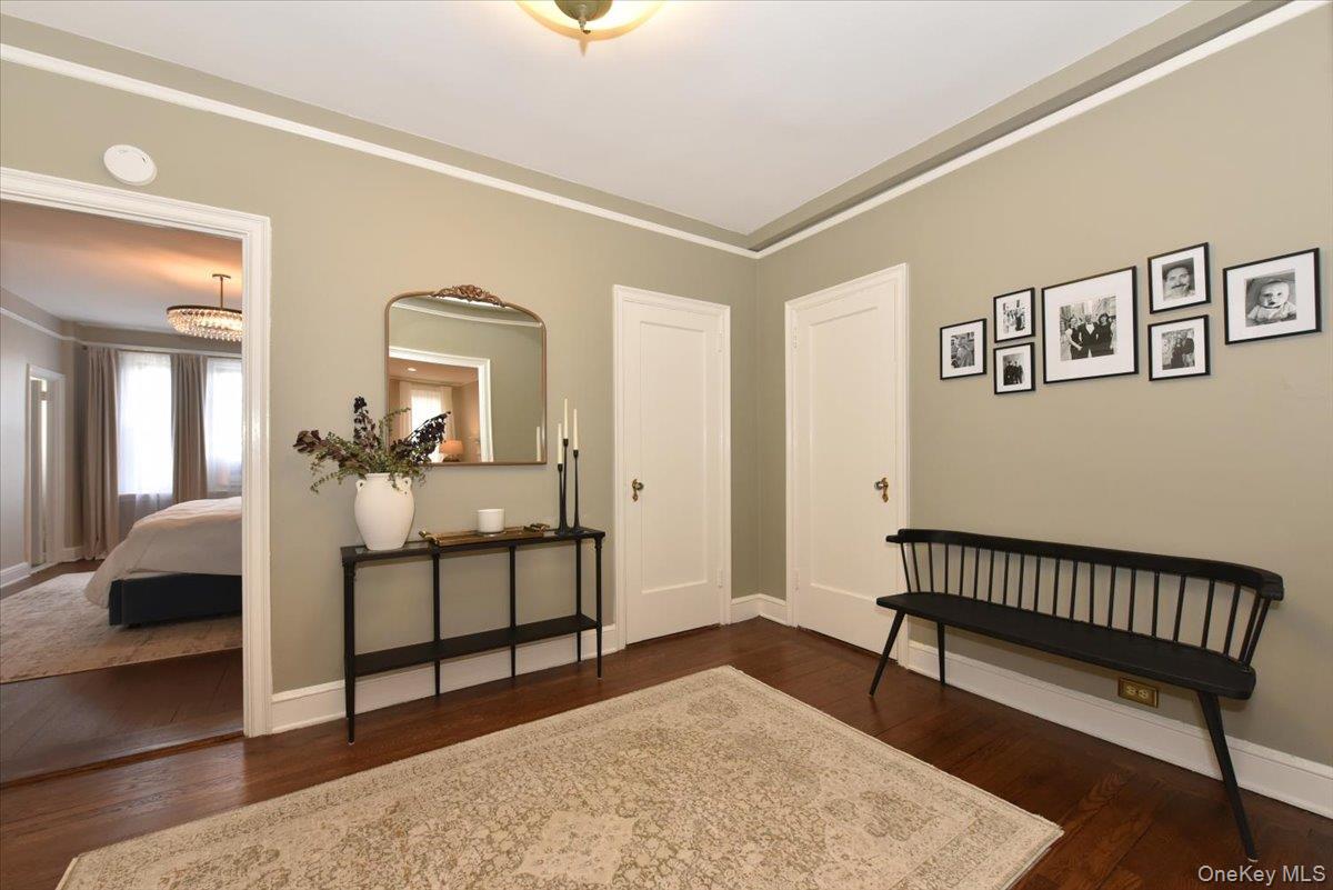 8 Barstow Road, Unit 6D Great Neck, NY 11021 - Photo 3 of 41 Entry