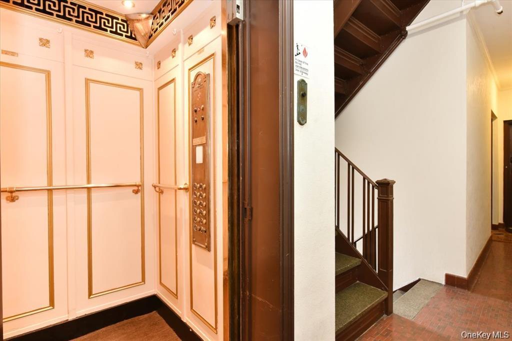 8 Barstow Road, Unit 6D Great Neck, NY 11021 - Photo 31 of 41 Elevator