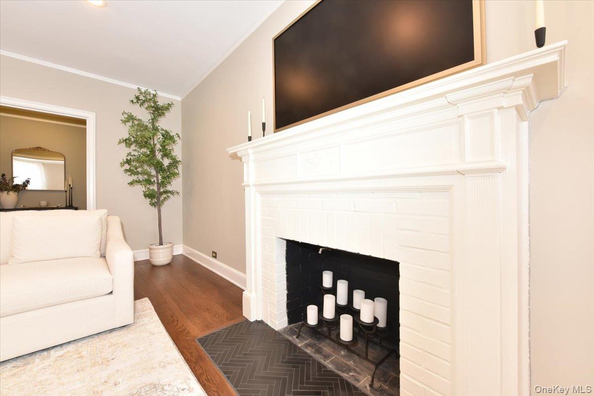 8 Barstow Road, Unit 6D Great Neck, NY 11021 - Photo 8 of 41 Living Room