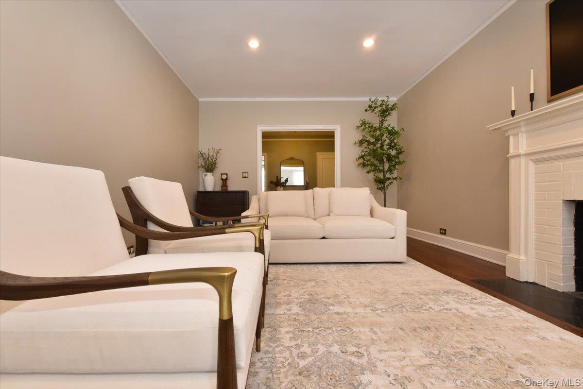 8 Barstow Road, Unit 6D Great Neck, NY 11021 - Photo 9 of 41 Living Room