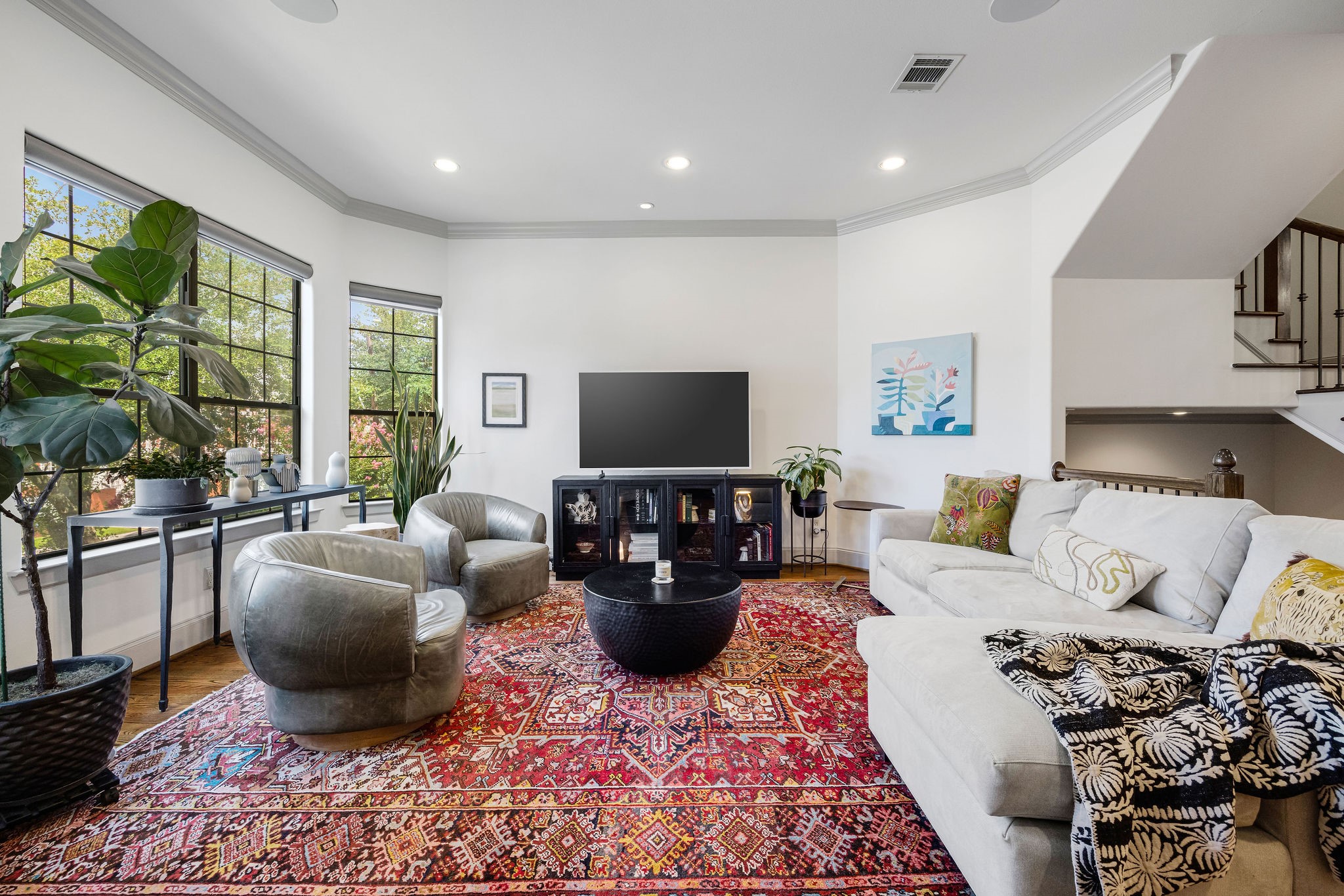 2415 Commonwealth Street Houston, TX 77006 - Photo 12 of 26 Framed by expansive windows that fill the space with natural light, the elegant living room is the perfect place to gather, unwind, and enjoy everyday moments in style.
