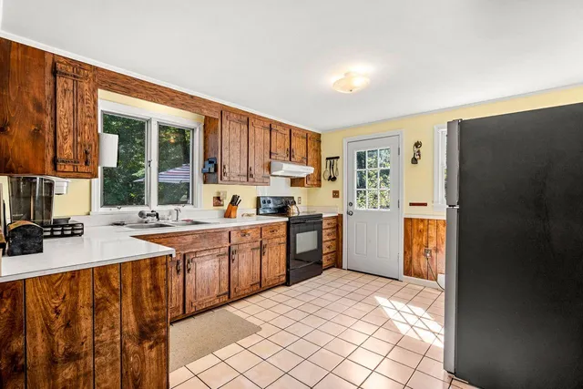 $510,000 | 37 Baboosic Lake Road, Amherst, NH 03031