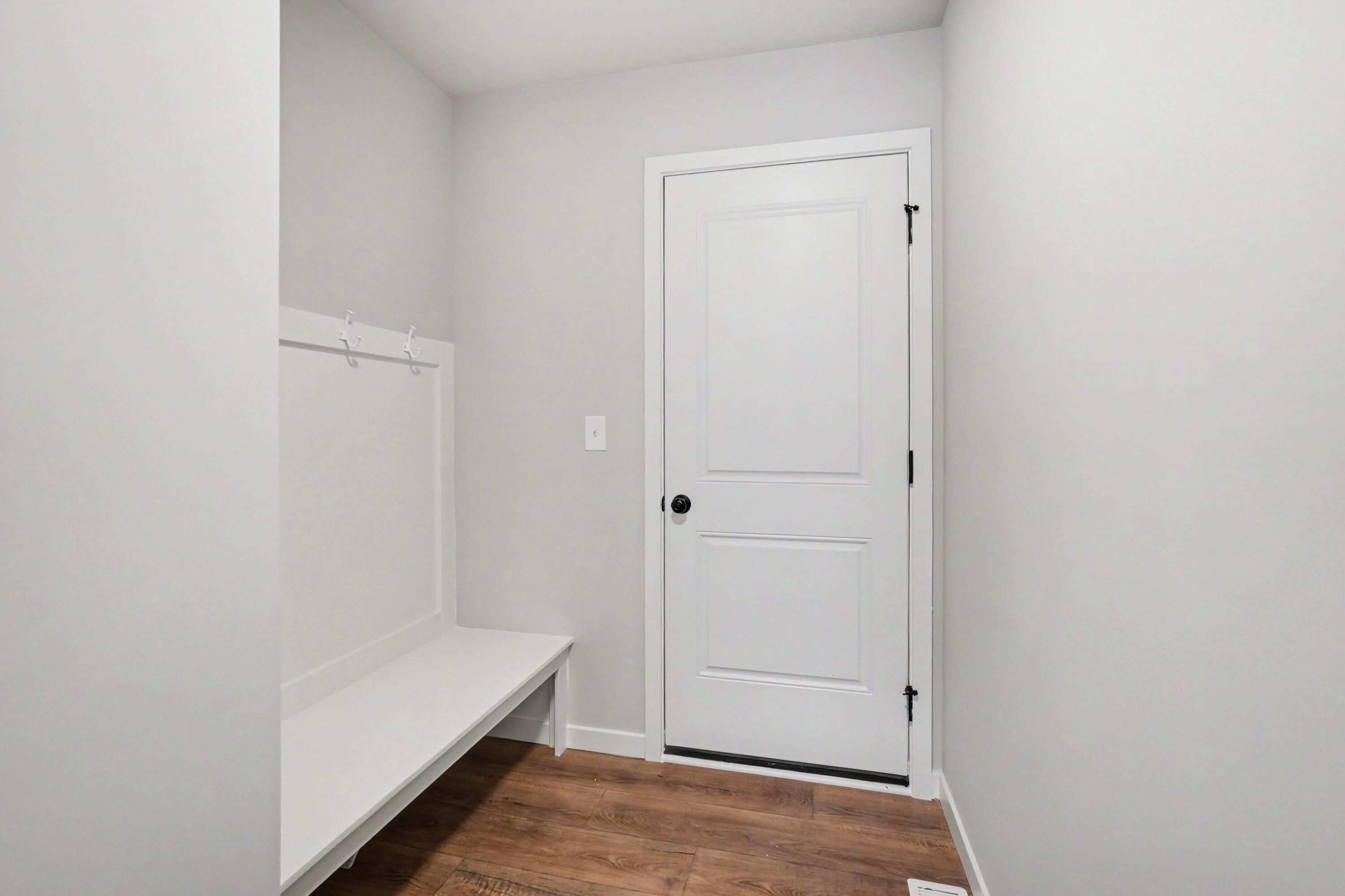6267 Comiskey Road Stevensville, MI 49127 - Photo 11 of 40 10 SVW089-i2280 9.0 Mudroom