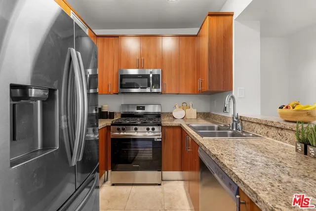 $625,000 | 620 South Gramercy Place, Unit 301, Los Angeles, CA 90010