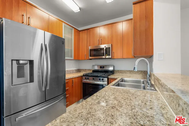 $625,000 | 620 South Gramercy Place, Unit 301, Los Angeles, CA 90010