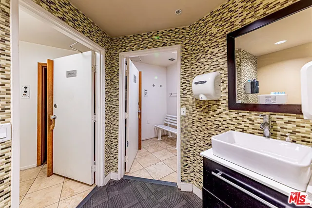 $625,000 | 620 South Gramercy Place, Unit 301, Los Angeles, CA 90010