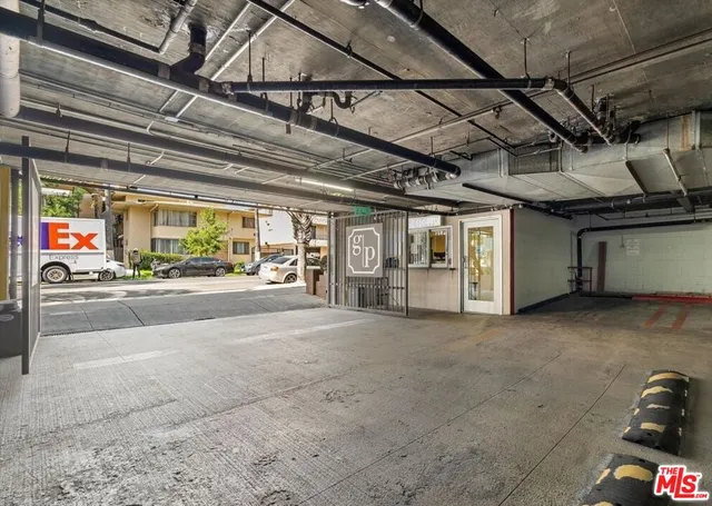 $625,000 | 620 South Gramercy Place, Unit 301, Los Angeles, CA 90010