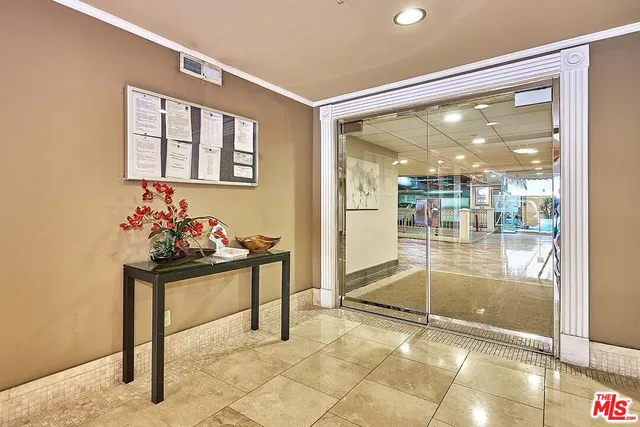 $625,000 | 620 South Gramercy Place, Unit 301, Los Angeles, CA 90010