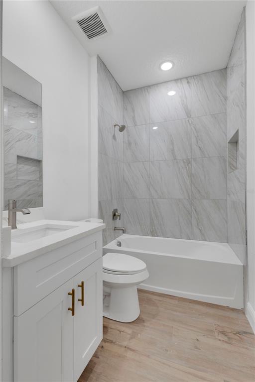 1425 River Road St. Cloud, FL 34769 - Photo 17 of 32 a bathroom with a sink a toilet and shower