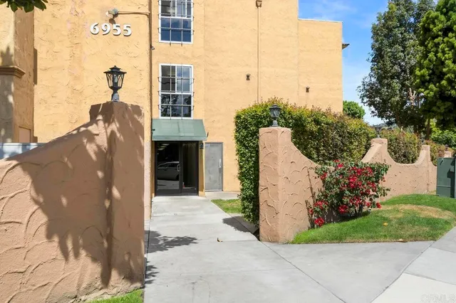 a view of house with backyard