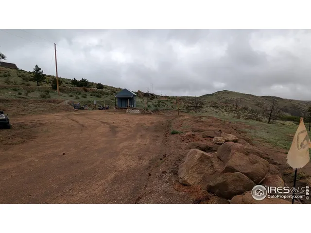 a black and white photo of a room