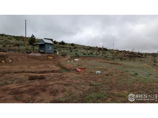 a black and white photo of a city