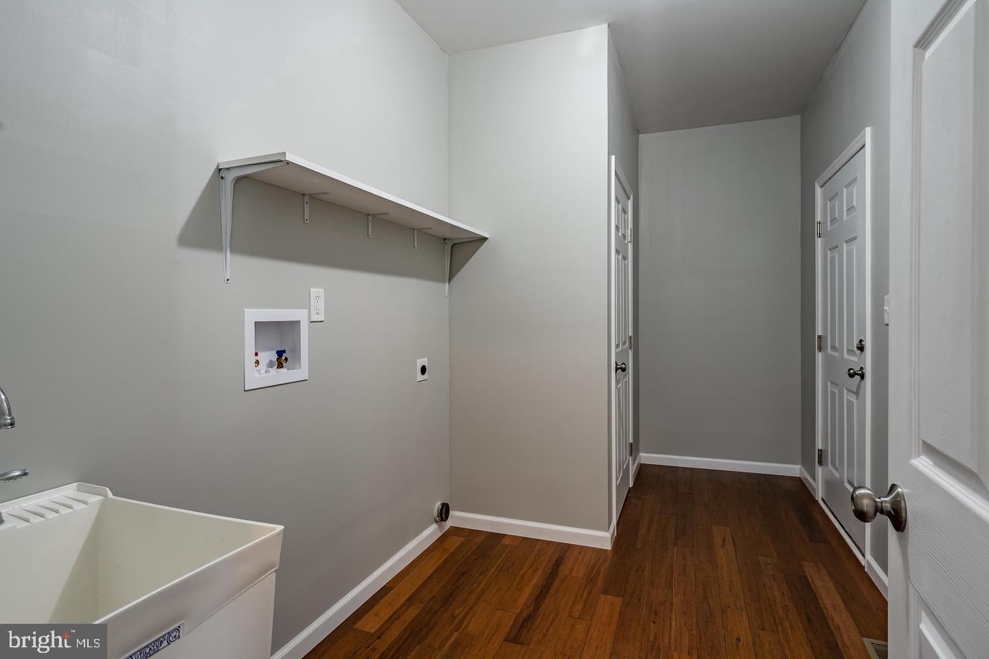 198 Cross Road Gilbertsville, PA 19525 - Photo 20 of 29 mudroom/laundry area/drop off space