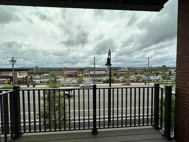 $2,006 | 409 Elm Street, Unit 212, Manchester, NH 03101