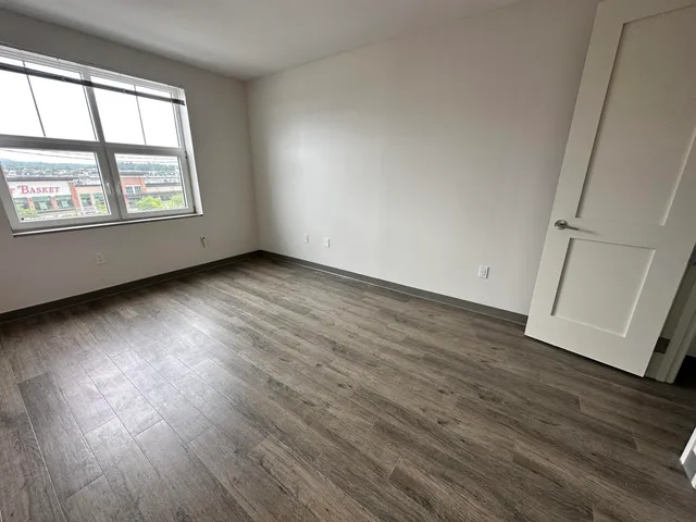 $2,006 | 409 Elm Street, Unit 212, Manchester, NH 03101