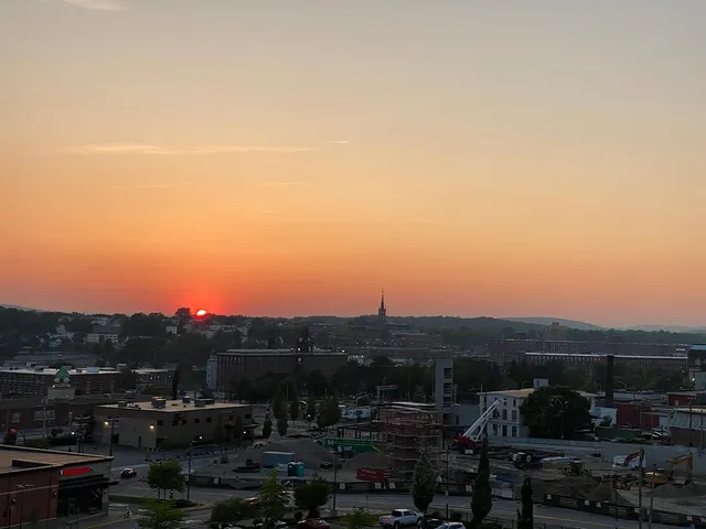 $2,006 | 409 Elm Street, Unit 212, Manchester, NH 03101