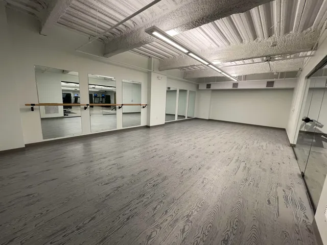 $2,006 | 409 Elm Street, Unit 212, Manchester, NH 03101