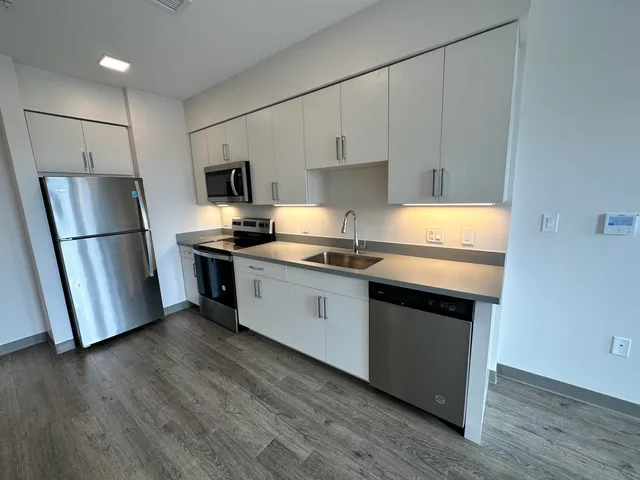 $2,006 | 409 Elm Street, Unit 212, Manchester, NH 03101