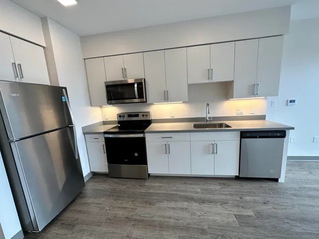 $2,006 | 409 Elm Street, Unit 212, Manchester, NH 03101