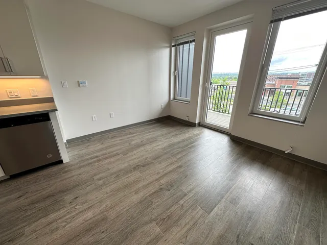 $2,006 | 409 Elm Street, Unit 212, Manchester, NH 03101