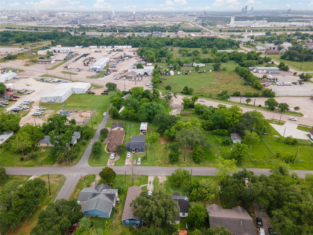 507 Cemetery Road Clute, TX 77531 - Photo 9 of 11 an aerial view of multiple house