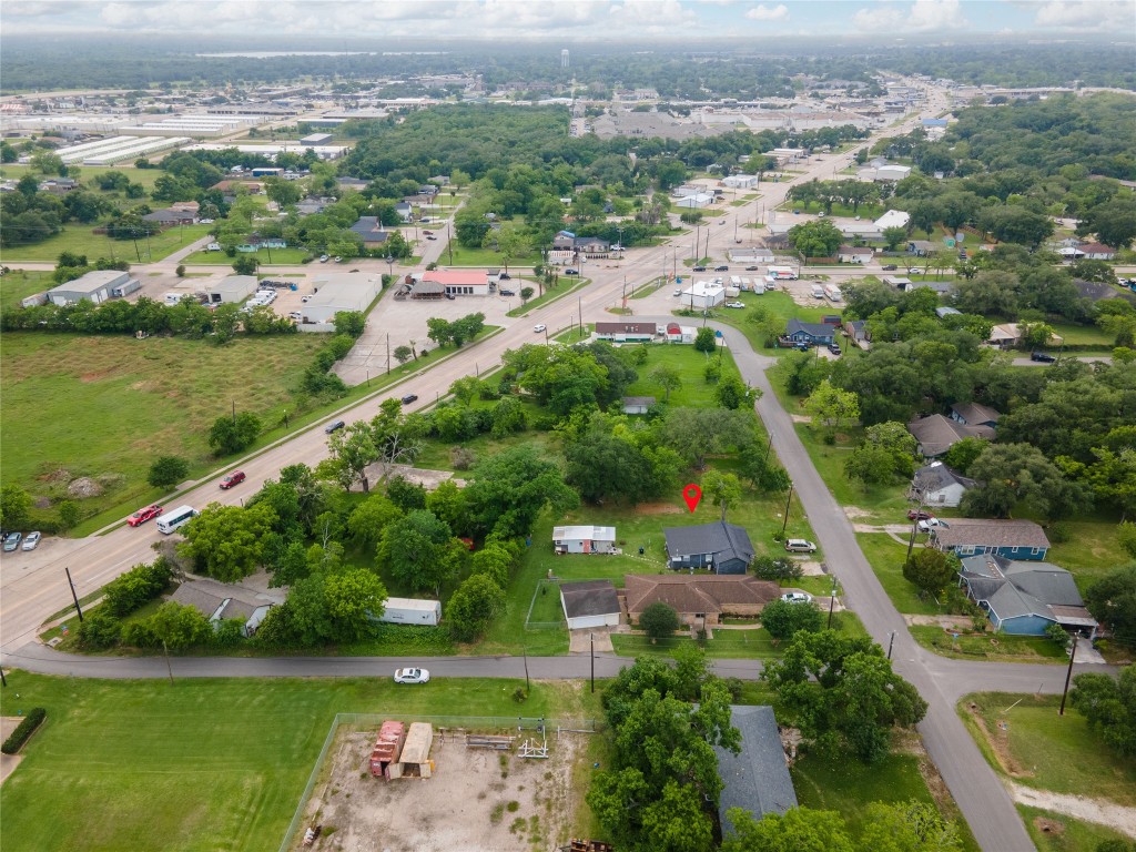 507 Cemetery Road Clute, TX 77531 - Photo 10 of 11 an aerial view of multiple house