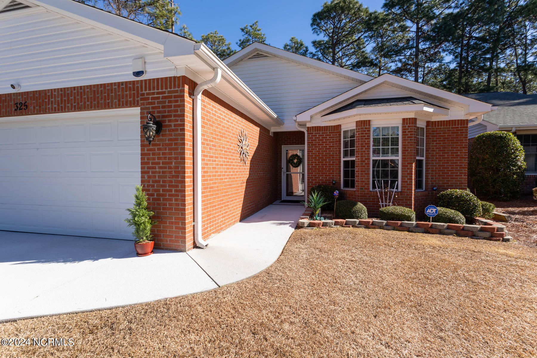 325 Pinehurst Trace Drive Pinehurst, NC 28374 - Photo 2 of 33 front5