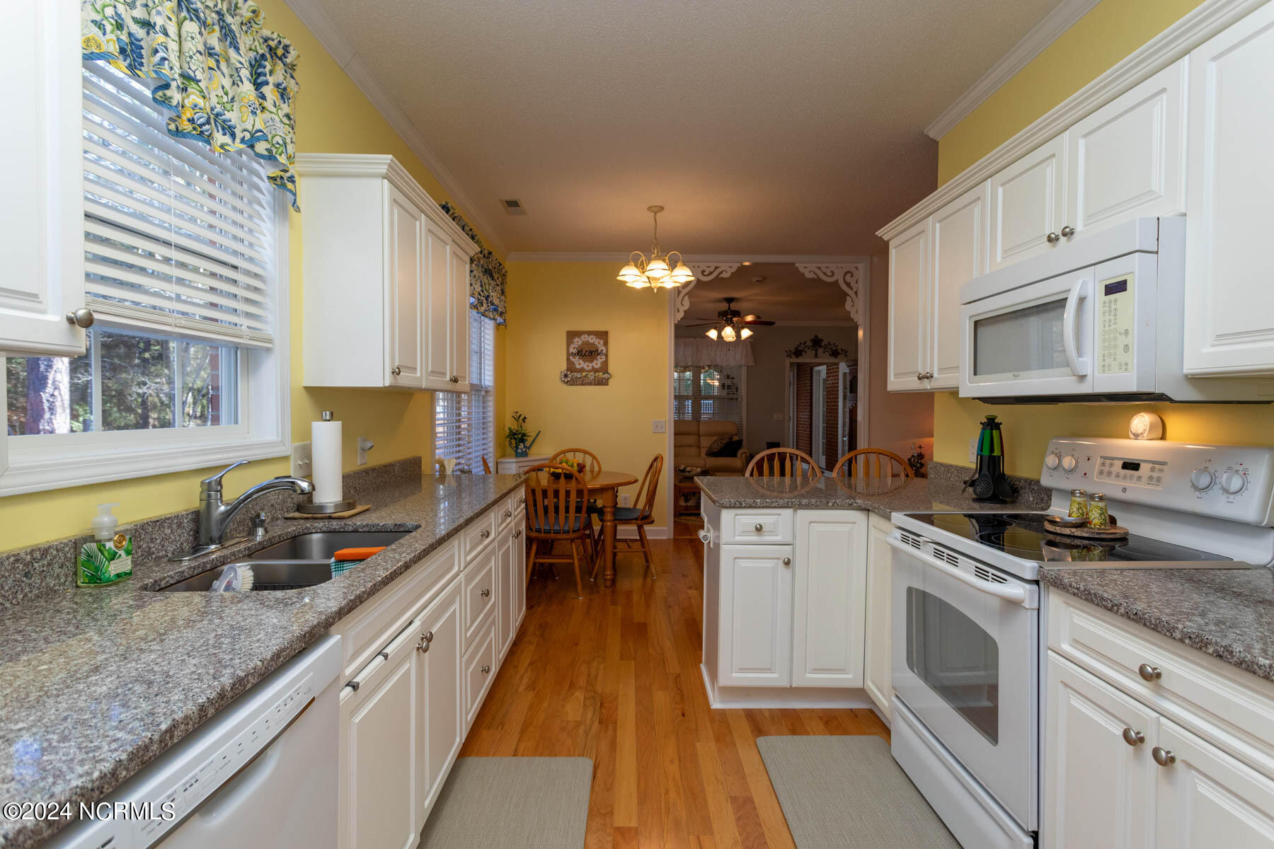 325 Pinehurst Trace Drive Pinehurst, NC 28374 - Photo 9 of 33 kitchen4-2