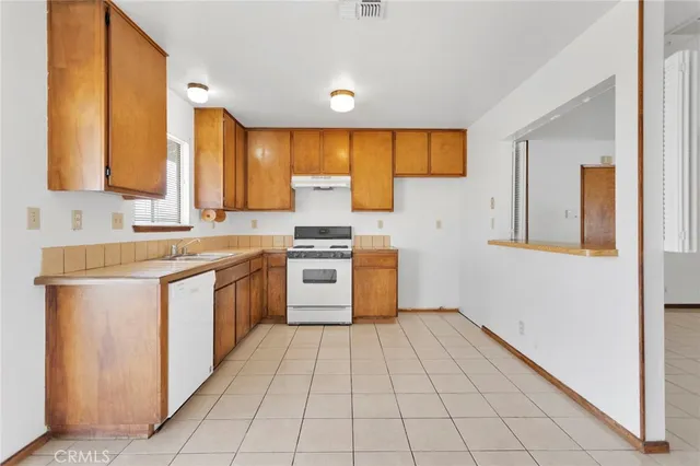 $350,000 | 16463 Solvang Avenue, Victorville, CA 92394