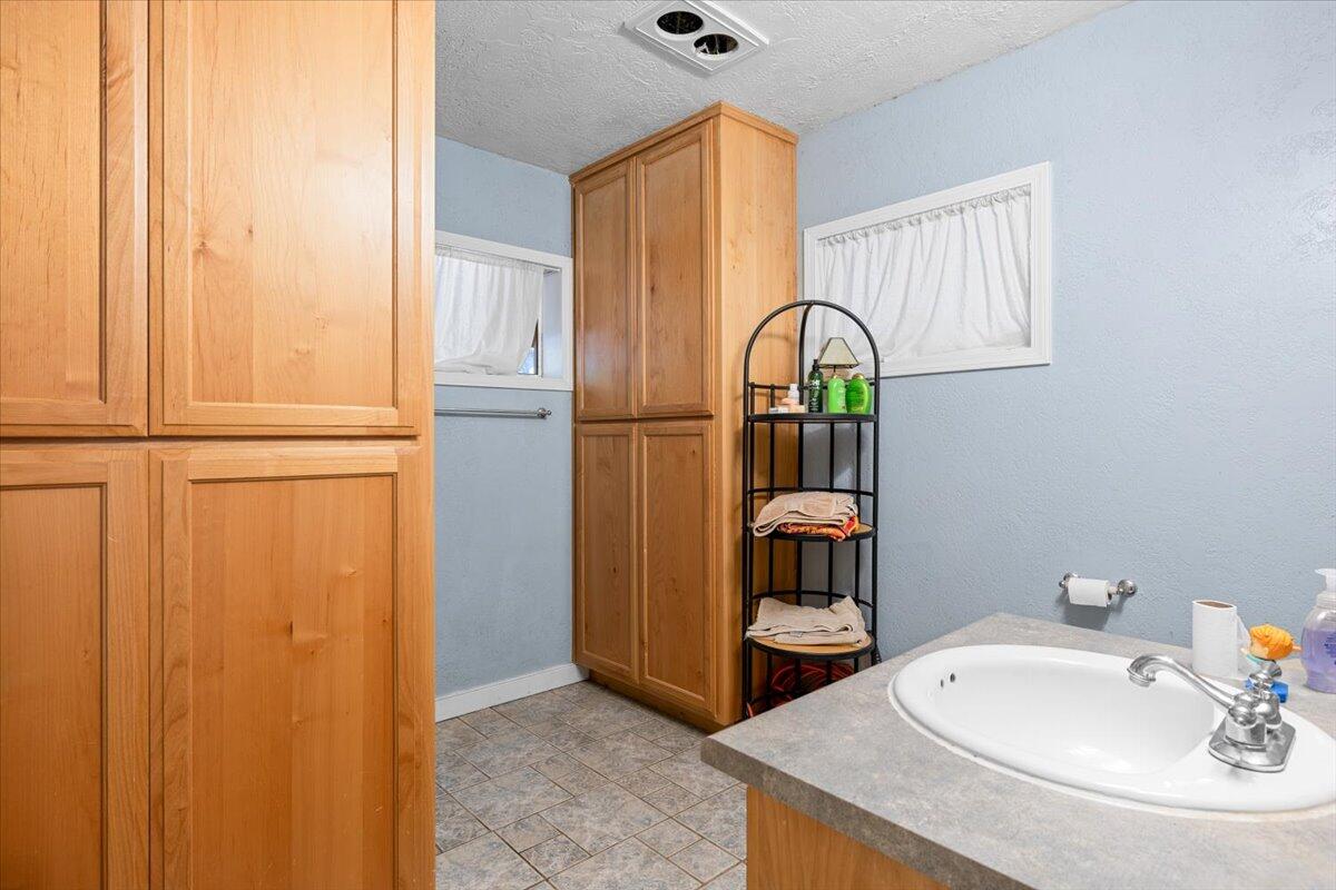 6041 Sterling Creek Road Jacksonville, OR 97530 - Photo 20 of 43 23-CI_0380