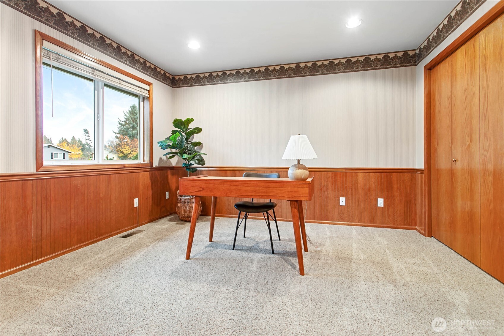 8639 Bender Road Lynden, WA 98264 - Photo 23 of 40 a workspace with furniture and window