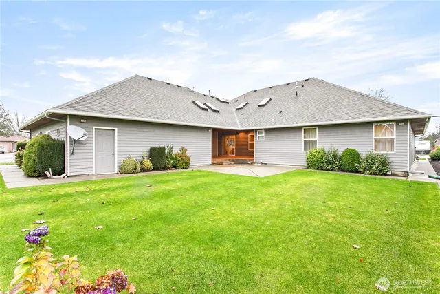 a view of a house with a backyard