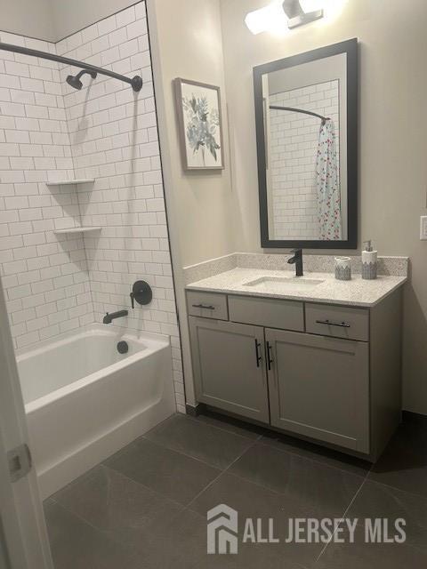 6202 Domzal Road, Unit 6202 Sayreville, NJ 08872 - Photo 5 of 12 a bathroom with a tub a sink and mirror