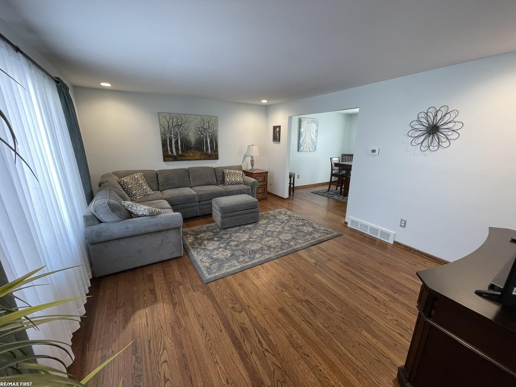 4848 East 12 Mile Road Warren, MI 48092 - Photo 5 of 30 50166828-4688cb2f-8844-4158-9bd8-3cf1e5b90b4a.JPG