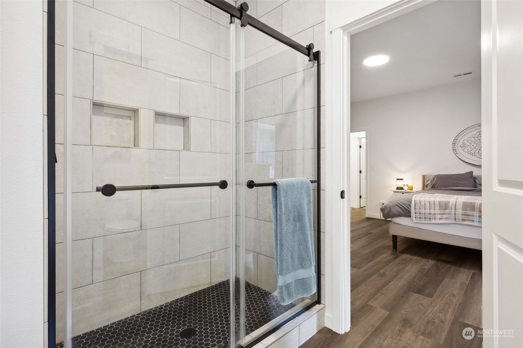 471 Southeast Ellis Road Shelton, WA 98584 - Photo 23 of 38 a bathroom with a bathtub and a shower