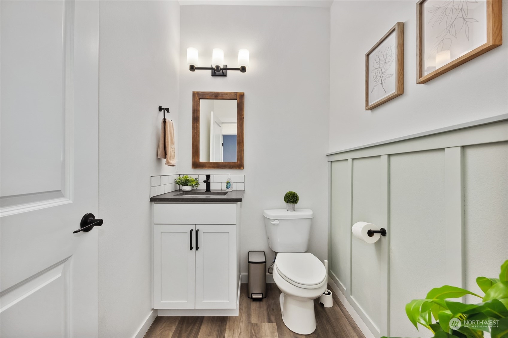 471 Southeast Ellis Road Shelton, WA 98584 - Photo 24 of 38 a bathroom with a toilet a sink and mirror