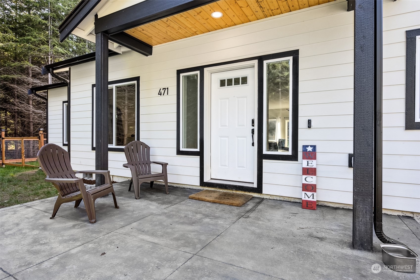 471 Southeast Ellis Road Shelton, WA 98584 - Photo 6 of 38 a view of living room filled with furniture
