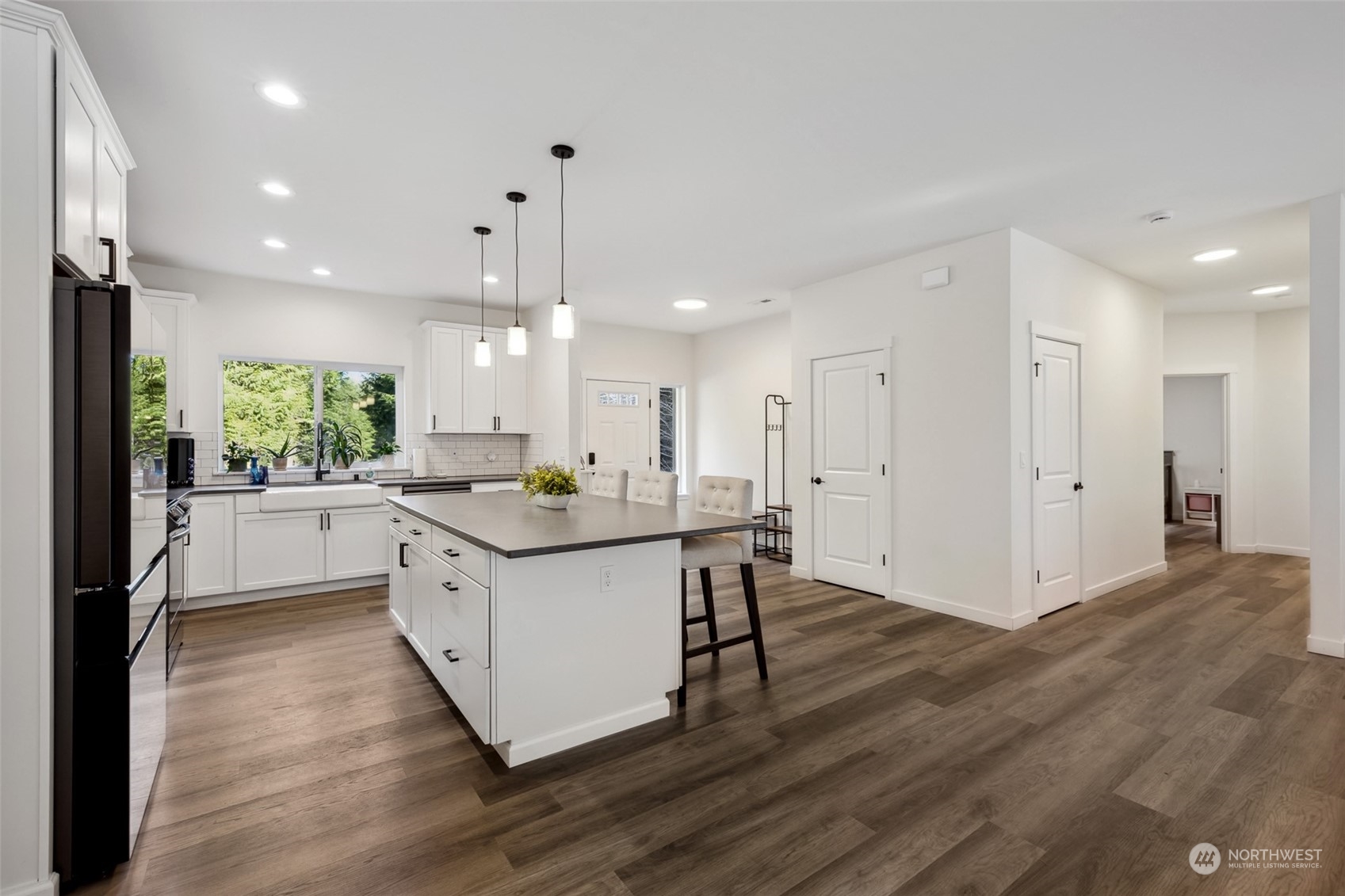 471 Southeast Ellis Road Shelton, WA 98584 - Photo 10 of 38 a kitchen with stainless steel appliances kitchen island hardwood floor sink and stove