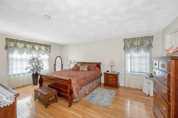 $799,900 | 15 Meadow Drive, Lowell, MA 01854