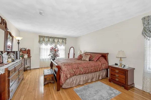 $799,900 | 15 Meadow Drive, Lowell, MA 01854
